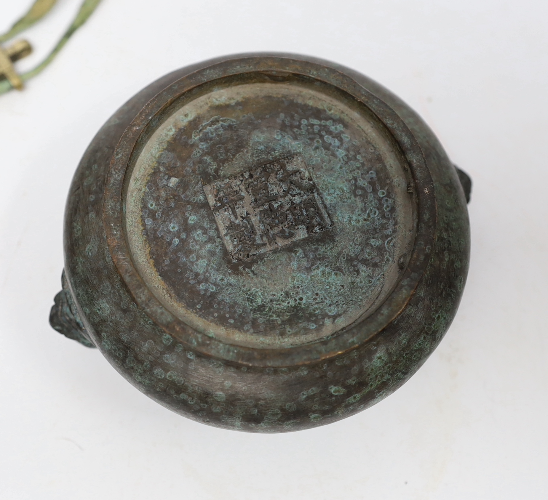 Chinese bronze censer, a Tibetan metal case, Japanese bronze lizard dish and a figure of a bird, diameter 11cm